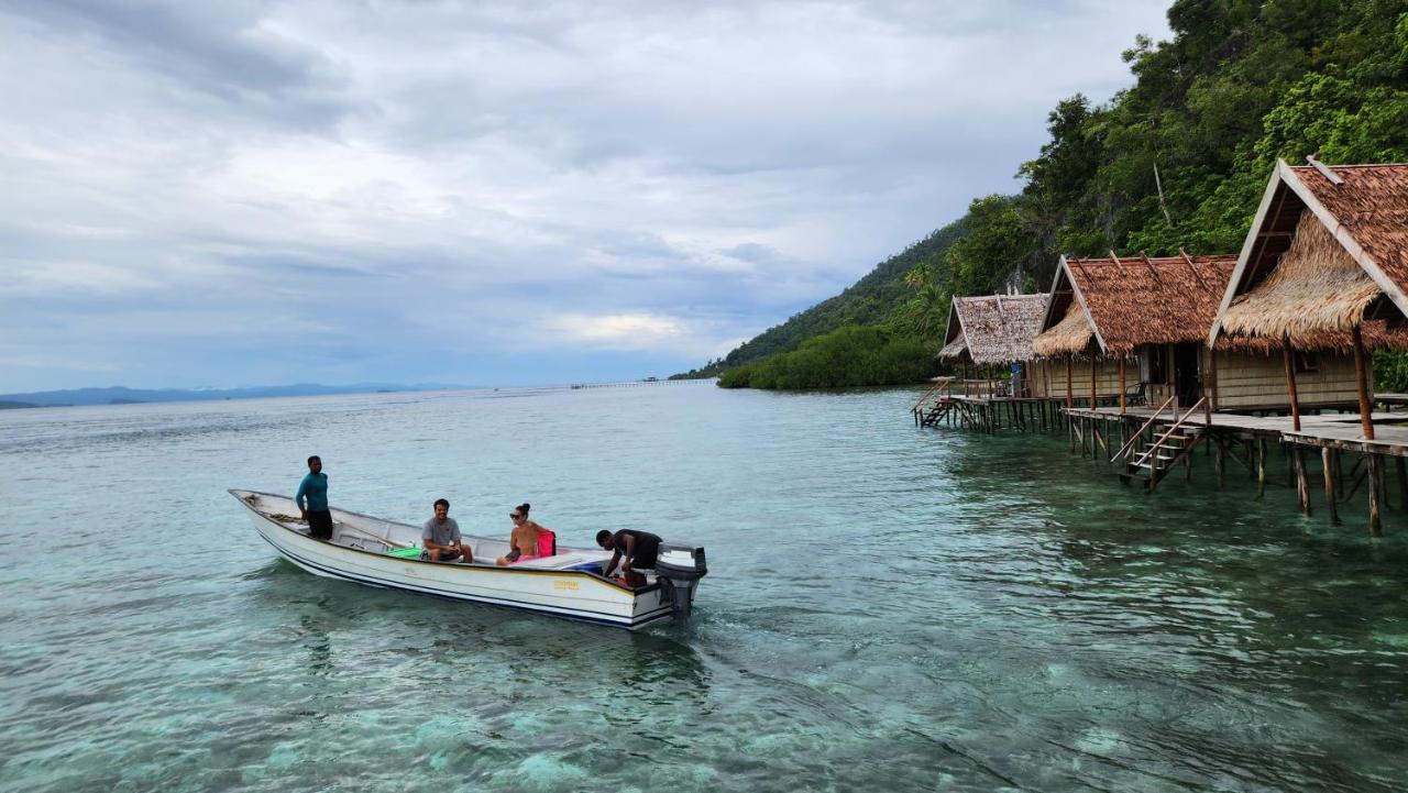 Terimakasih Homestay Pulau Mansuar ภายนอก รูปภาพ